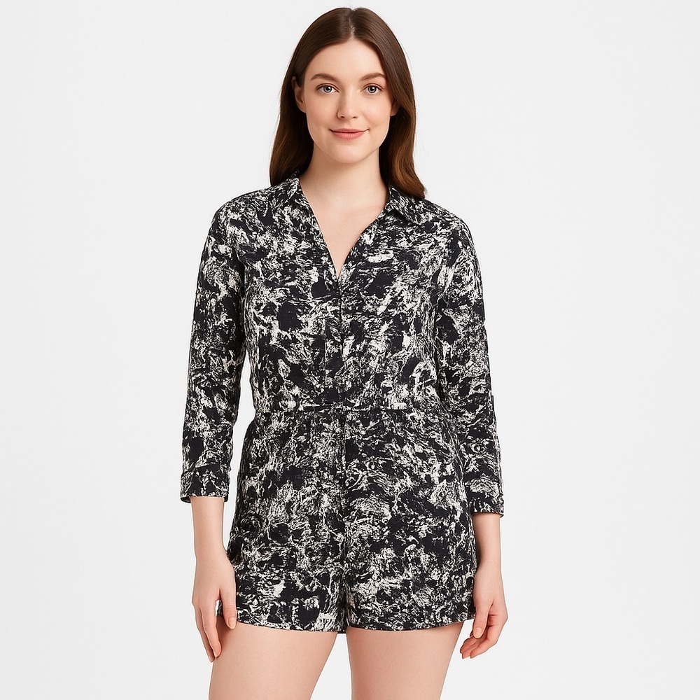 AKIRA Women’s Black & White Floral Romper Size S